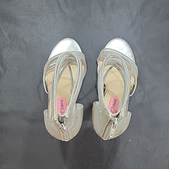 BLUE BY BETSEY JOHNSON WOMEN'S KORA DRESS SANDAL, Silver Glitter - Picture 9 of 16